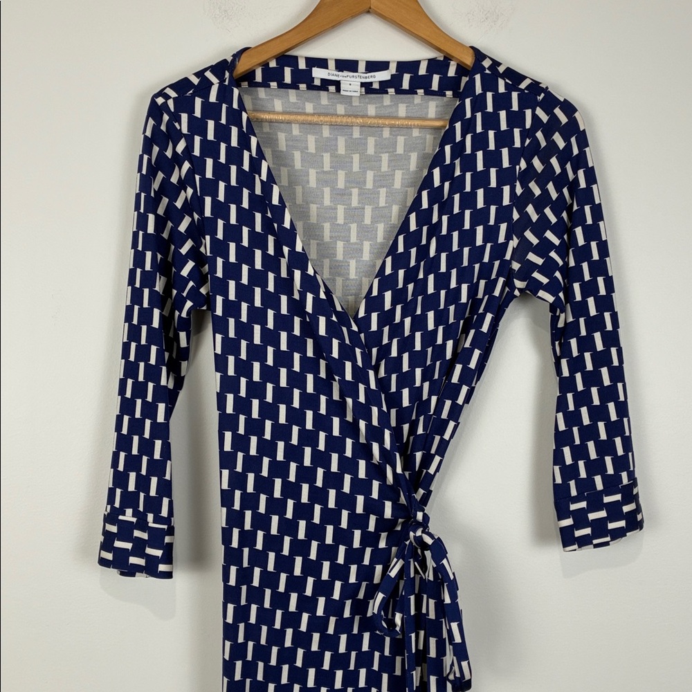 Diane Von Furstenberg Wrap Dress 100% Silk Women’… - image 2